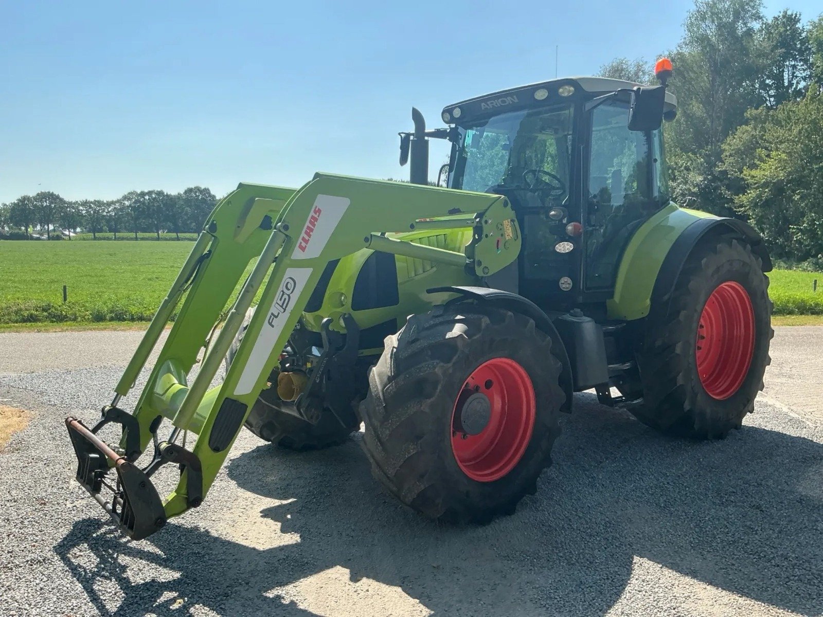 Claas Arion 630 vue 1