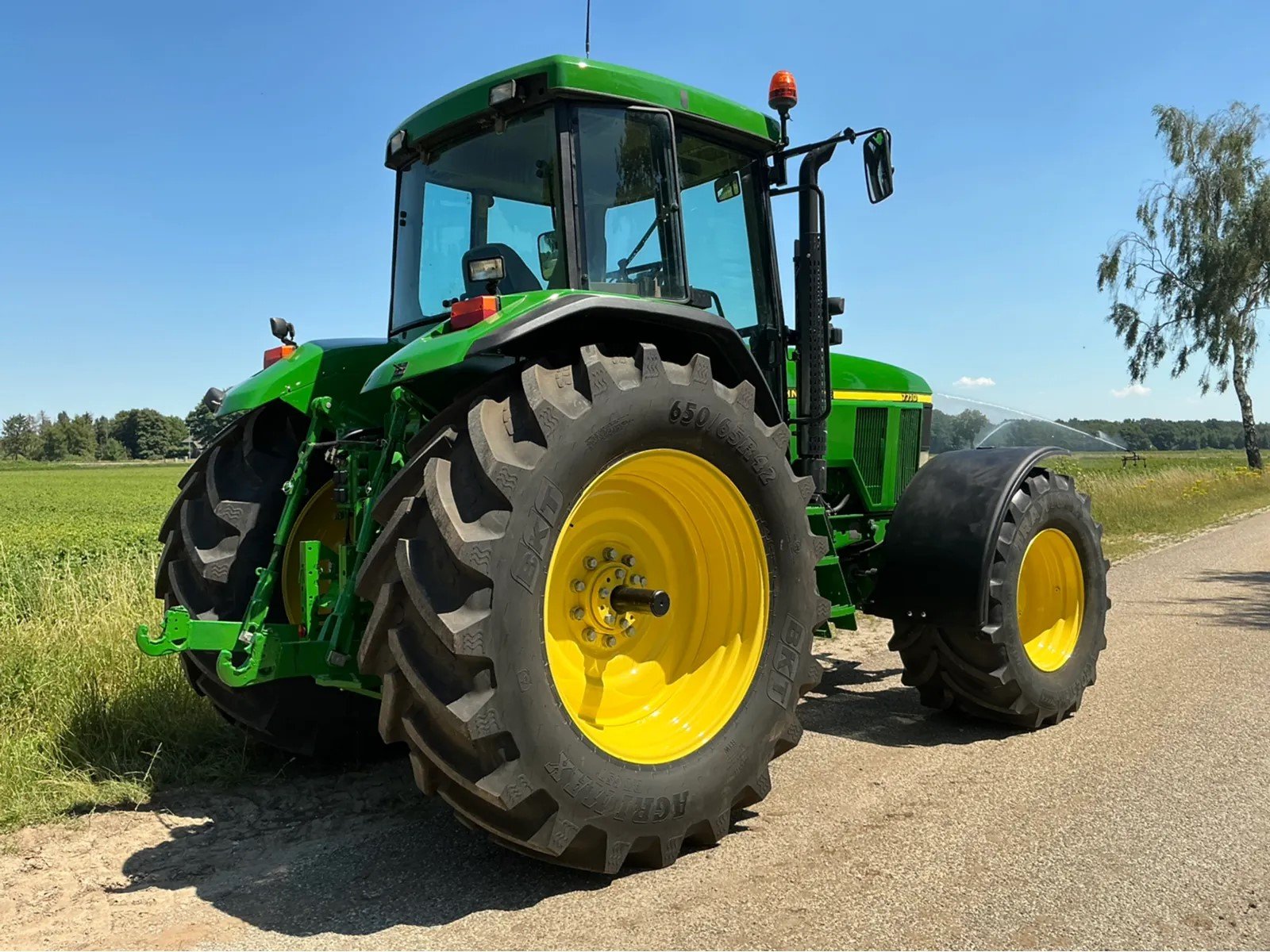John Deere 7710 vue 1